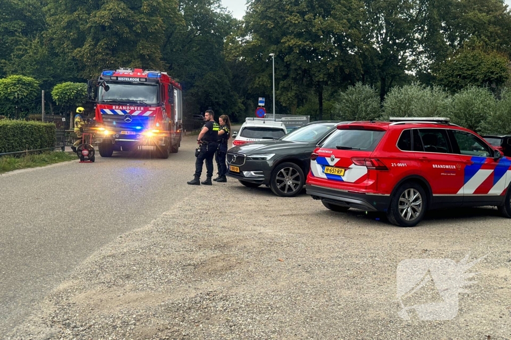 Brand in wasmand vol handdoeken bij restaurant