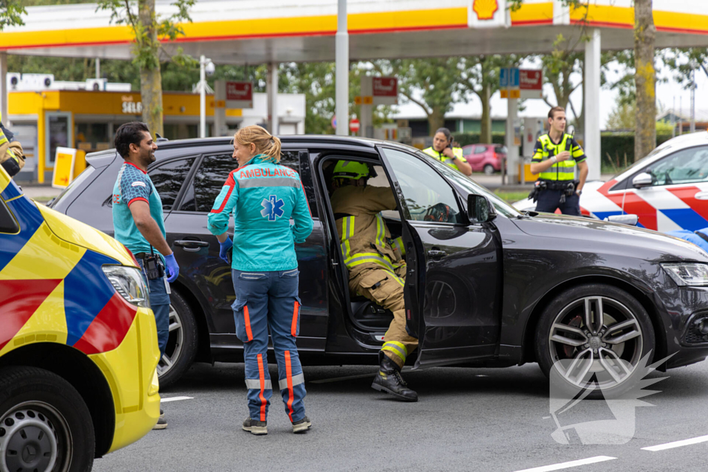 Brandweer bevrijdt beknelde automobilist