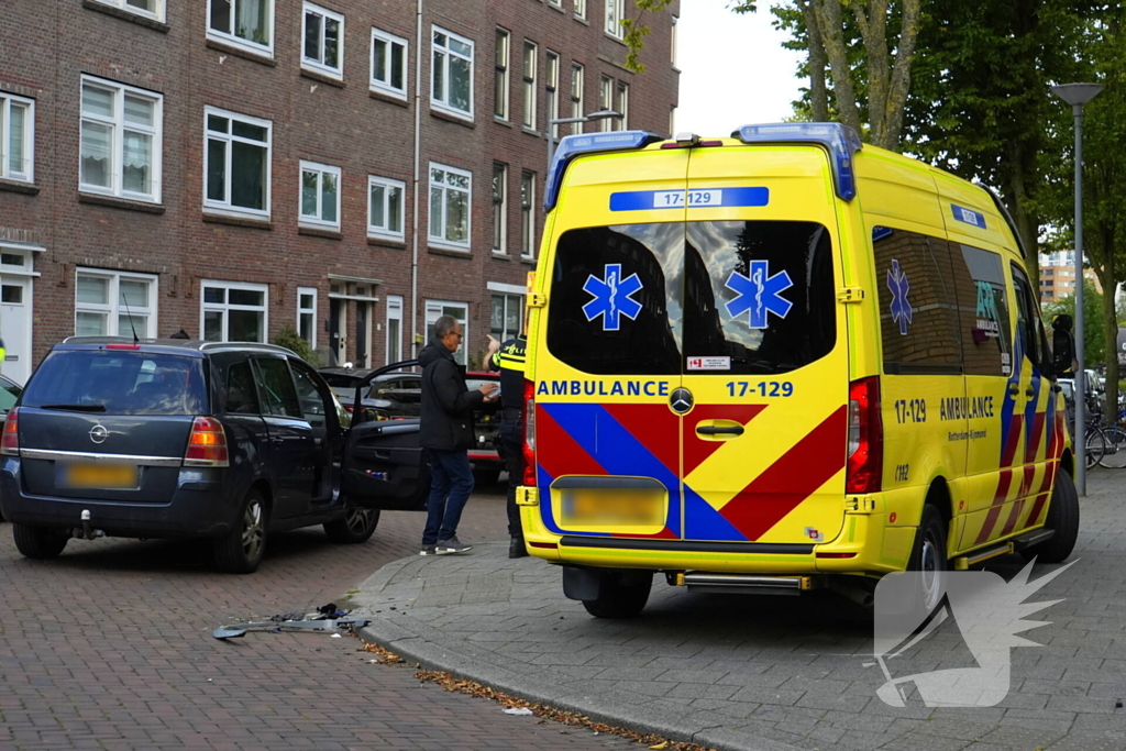 Auto's afgesleept na botsing