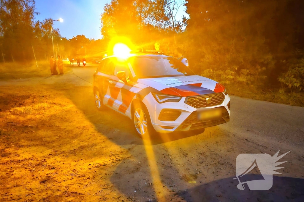 Parachutist belandt in boom, hoogte reddingsteam ingezet