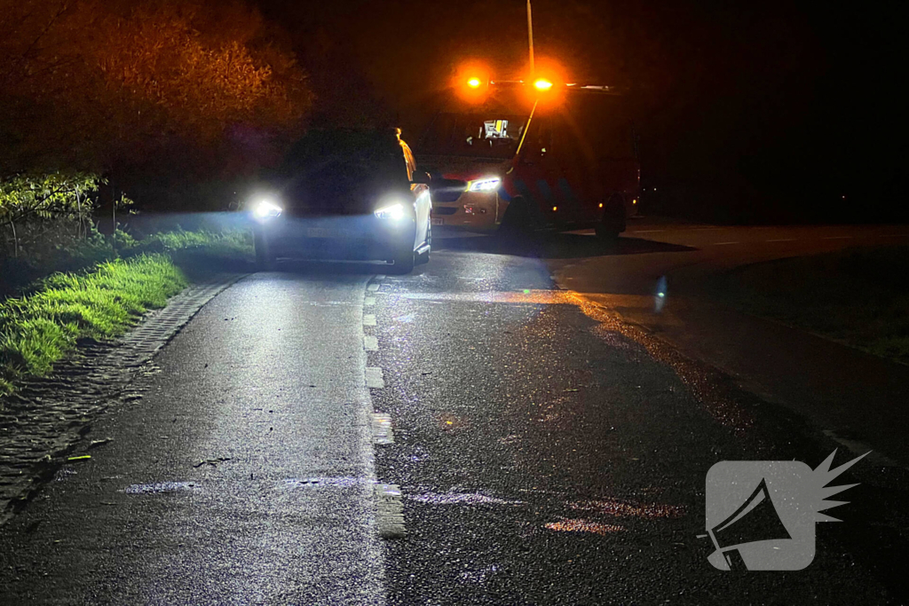 Automobilist mist bocht en belandt in sloot