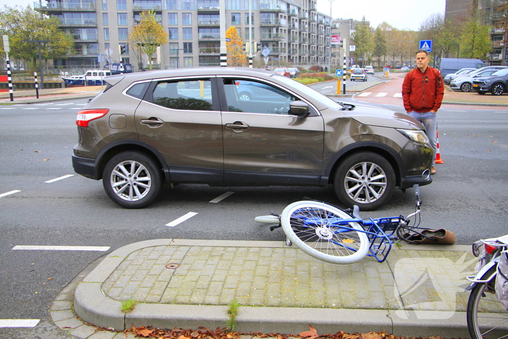 Scholier geschept door automobilist bij verkeerslicht
