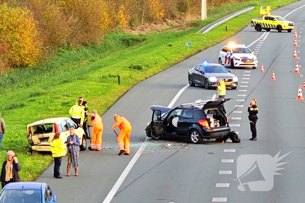 Flinke schade bij aanrijding op snelweg