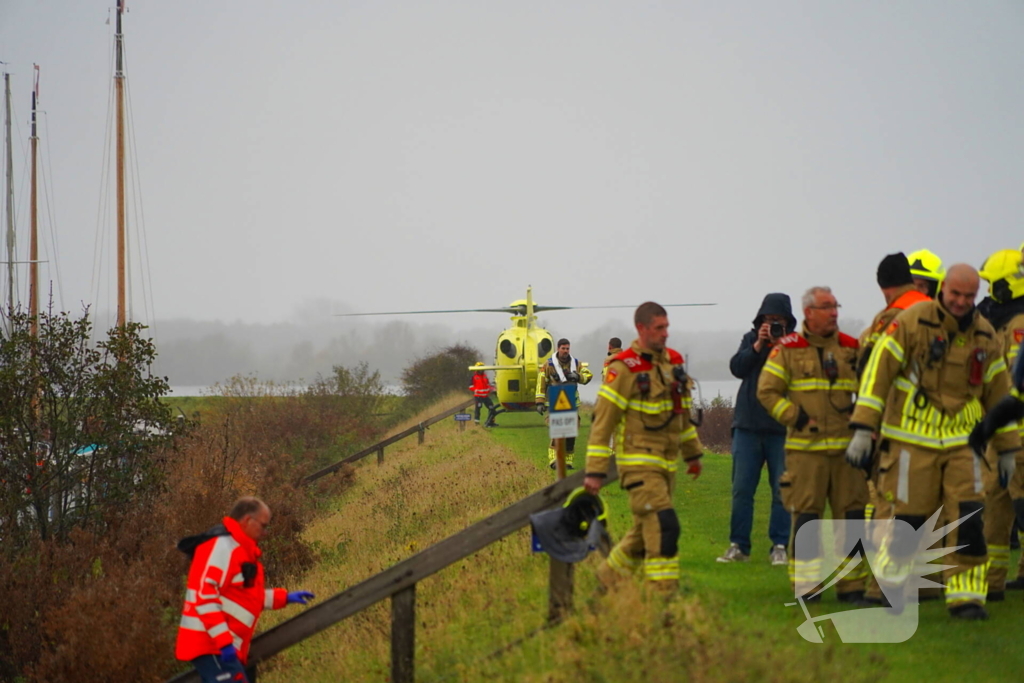 Overleden persoon aangetroffen na melding persoon te water
