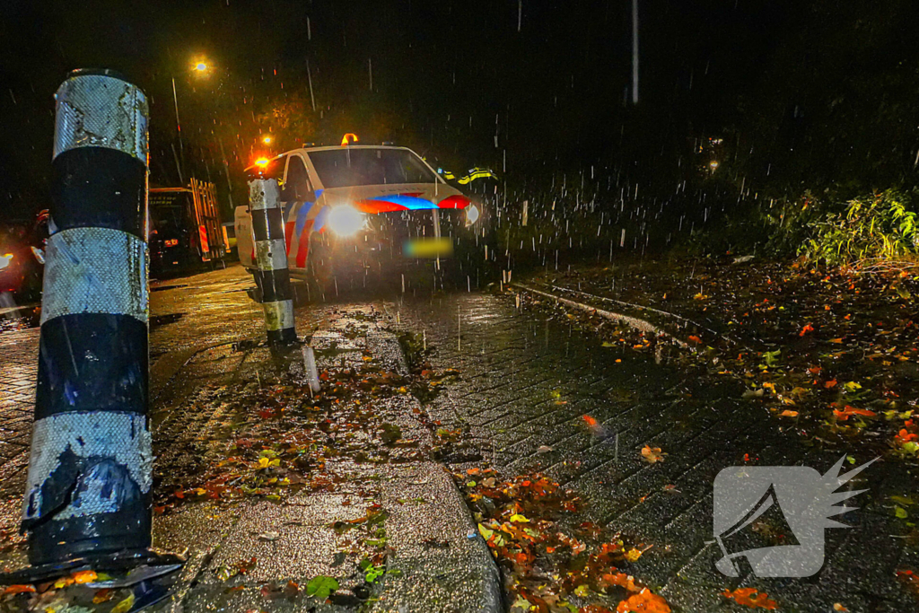 Scooterrijder gewond bij botsing tegen verkeerspaal