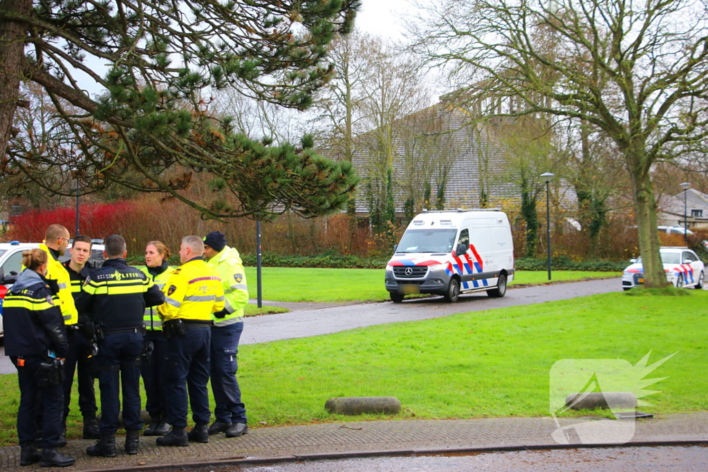 Persoon onder vrachtwagen