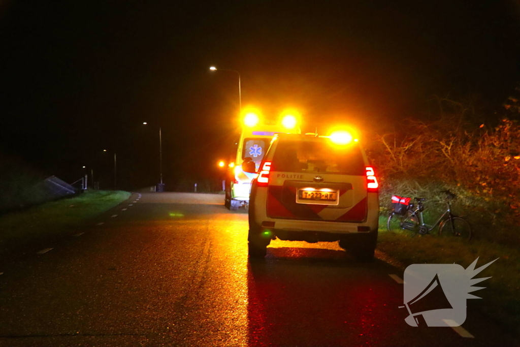 Fietser komt hard ten val