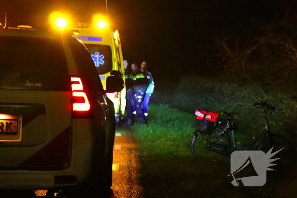 Fietser komt hard ten val