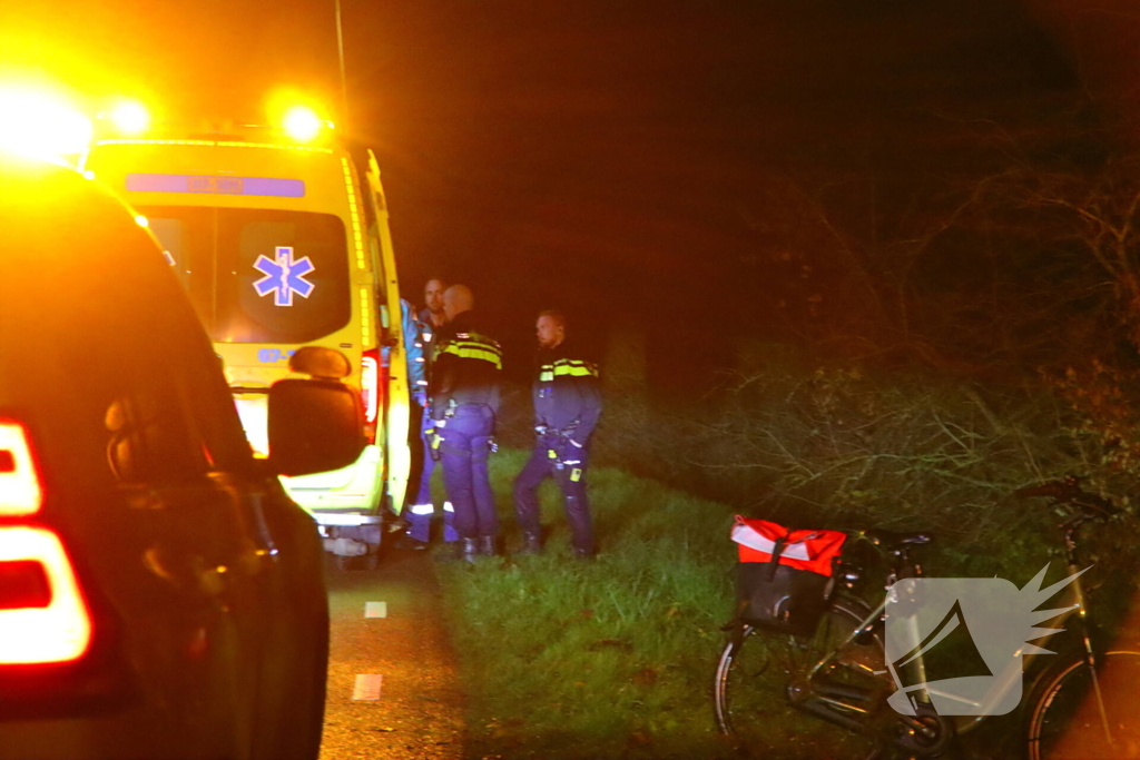 Fietser komt hard ten val