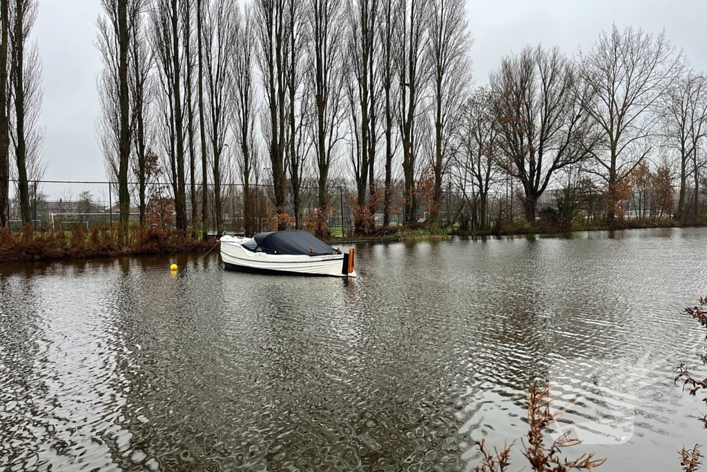 Losgeslagen boot blokkeert vaarroute