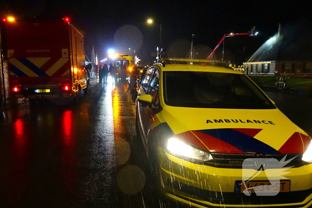 Grote brand in rietgedekte stolpboerderij