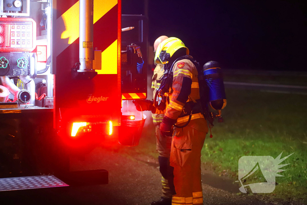 Brand in schoorsteen van woning met rieten kap