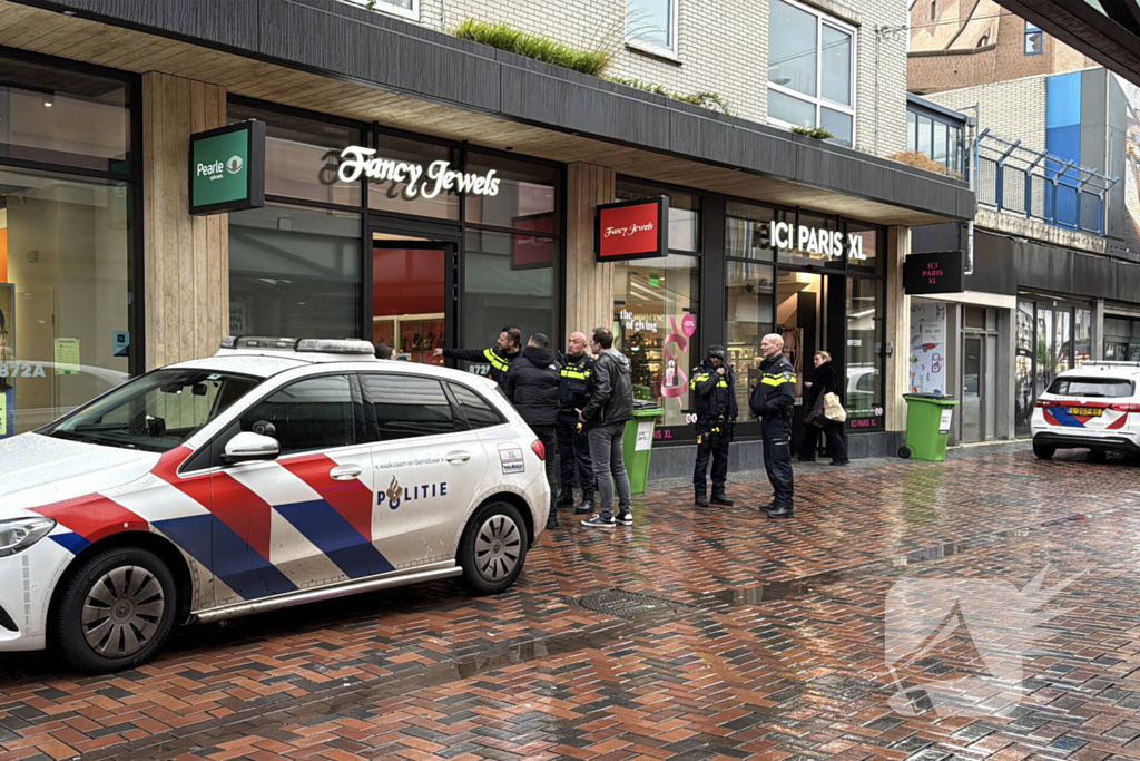Politie onderzoekt overval op juwelier