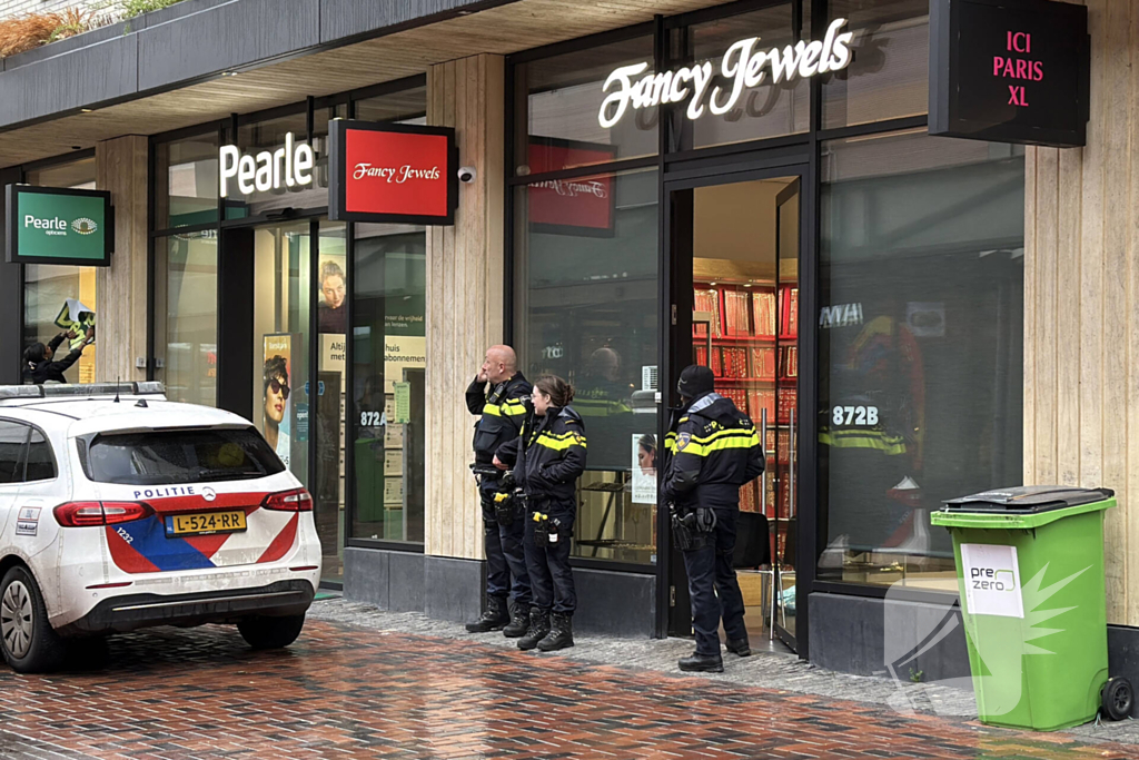Politie onderzoekt overval op juwelier