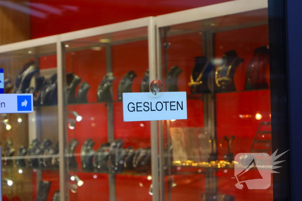 Politie onderzoekt overval op juwelier