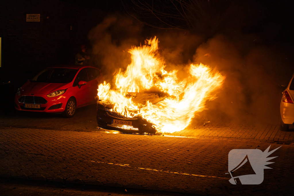 Brandweer ingezet voor autobrand