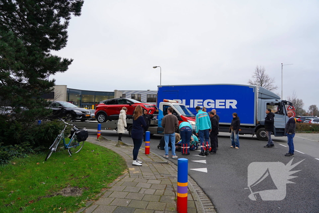 Vrouw op fiets gewond bij aanrijding op bekende kruising