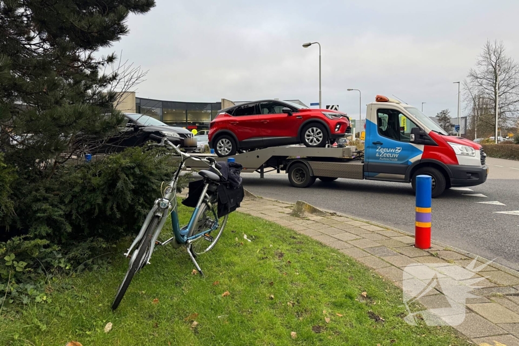 Vrouw op fiets gewond bij aanrijding op bekende kruising