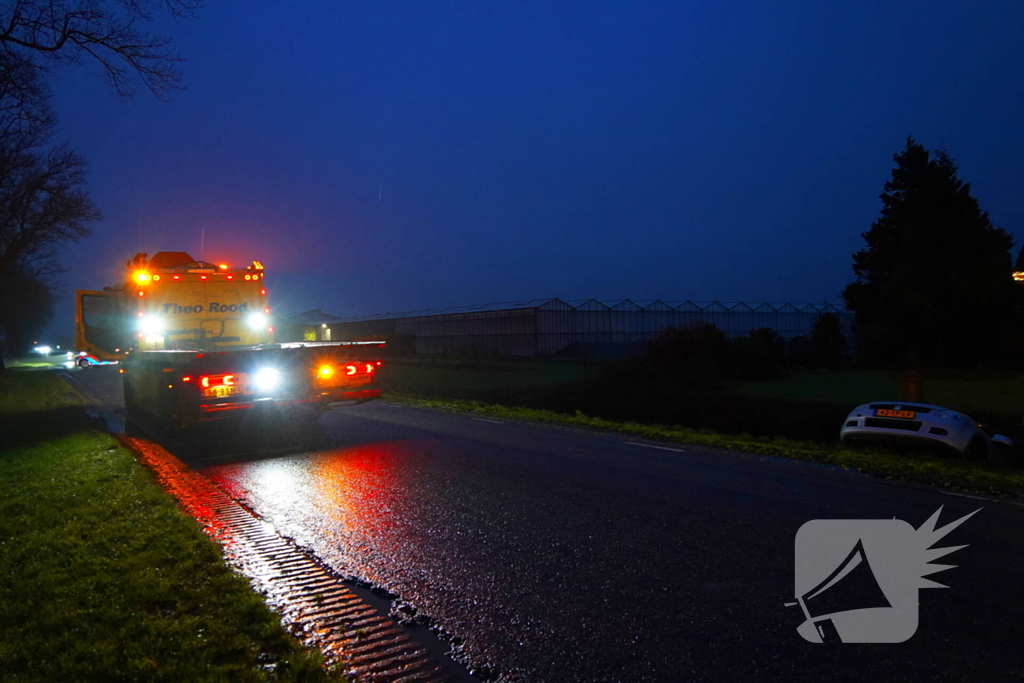 Automobiliste belandt in sloot tijdens keer actie