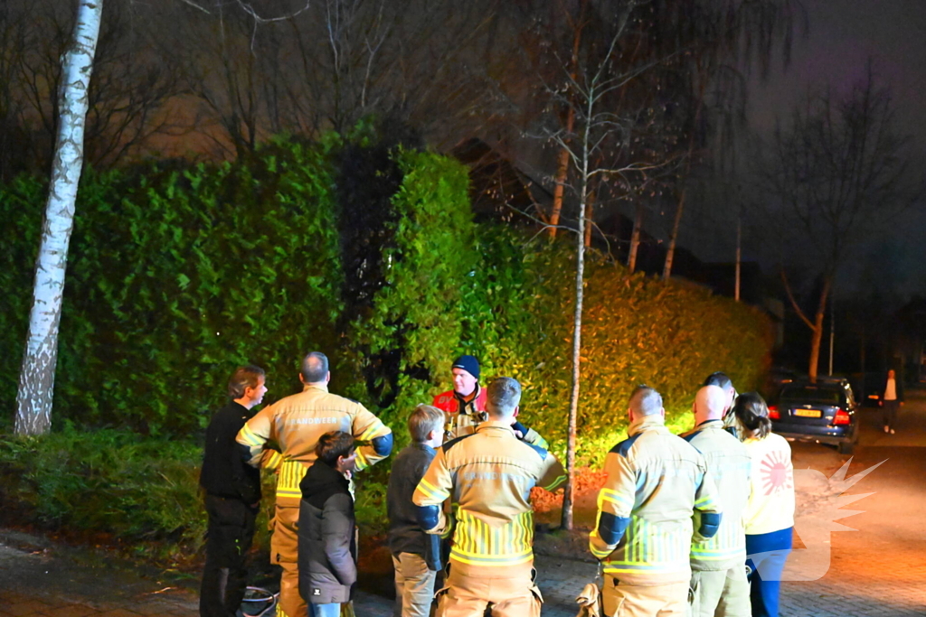 Bewoners blussen brand met tuinslang