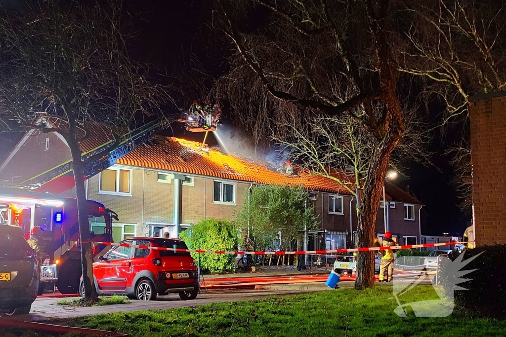 Explosie veroorzaakt grote brand in woning