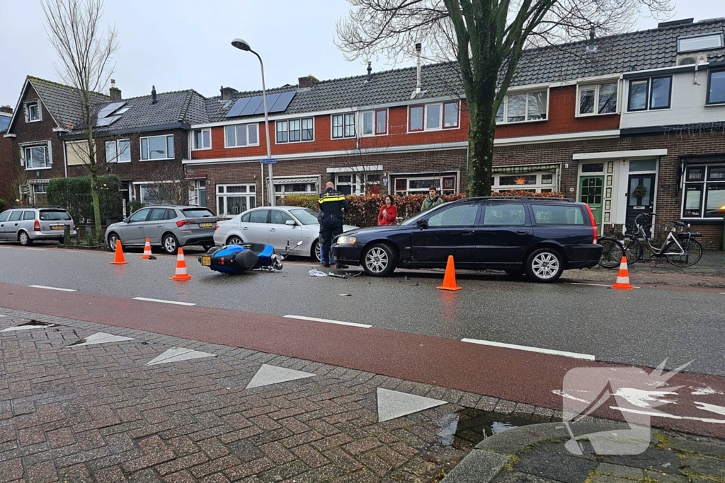 Scooterrijder geschept door automobilist