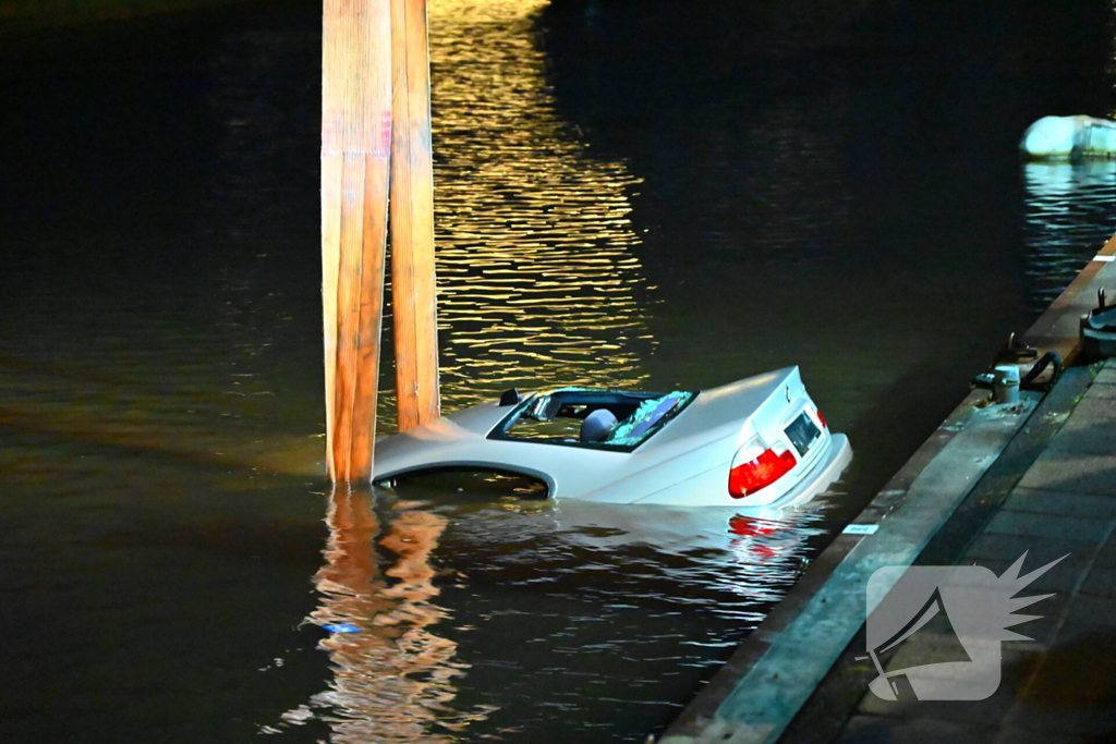 Twee personen uit water gered na ongeval