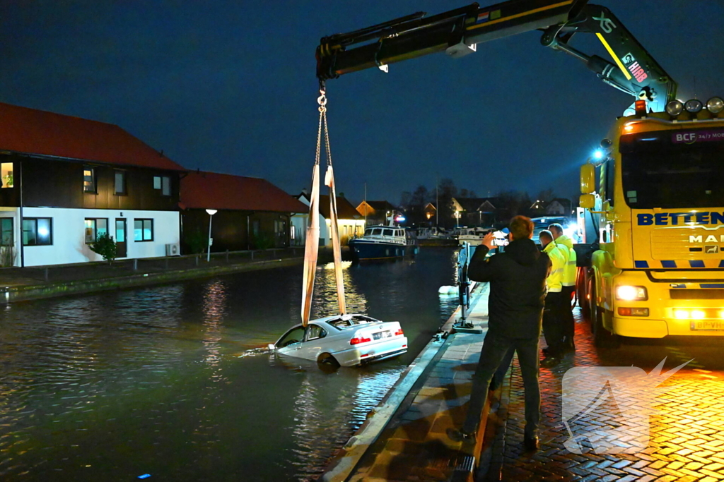 Twee personen uit water gered na ongeval