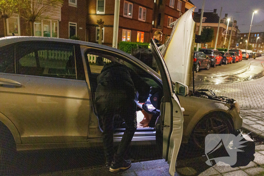 Eigenaar ziet auto in vlammen op gaan