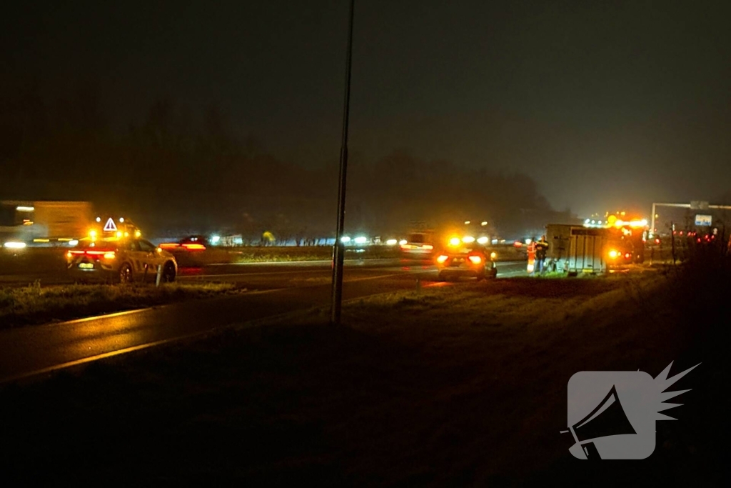 Eenzijdig ongeval op snelweg bij afslag Volkel veroorzaakt verkeershinder