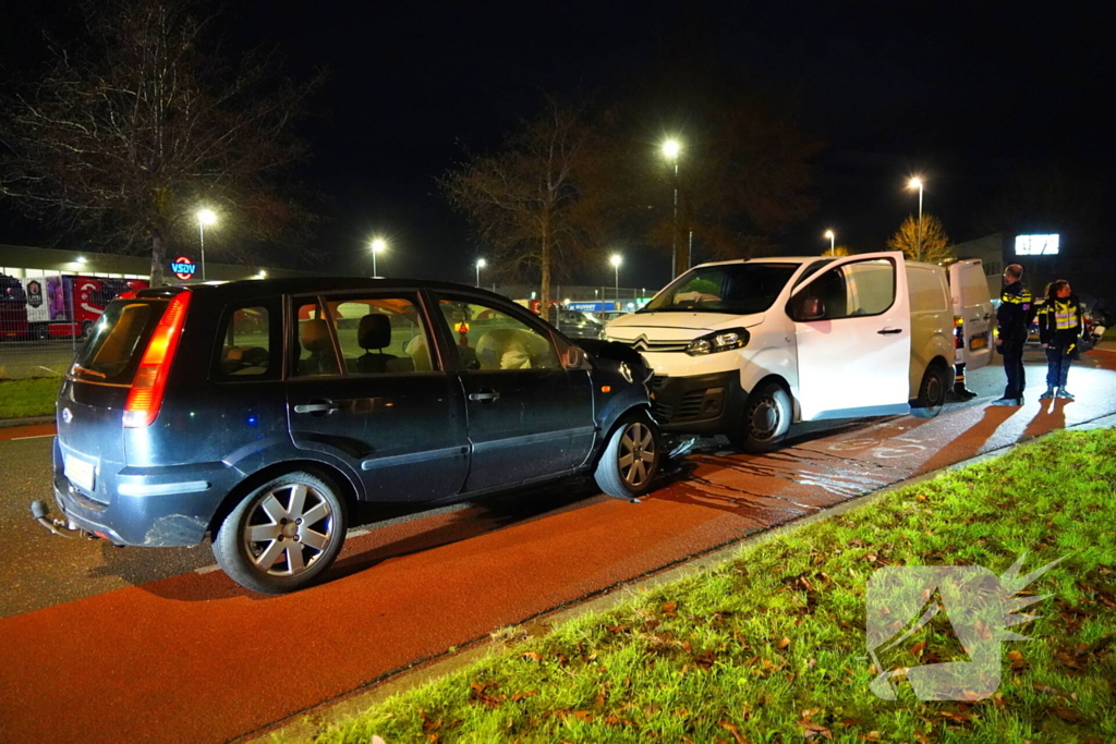 Bestuurder aangehouden na frontale aanrijding
