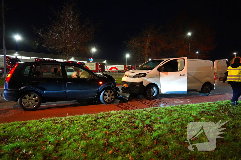 Bestuurder aangehouden na frontale aanrijding