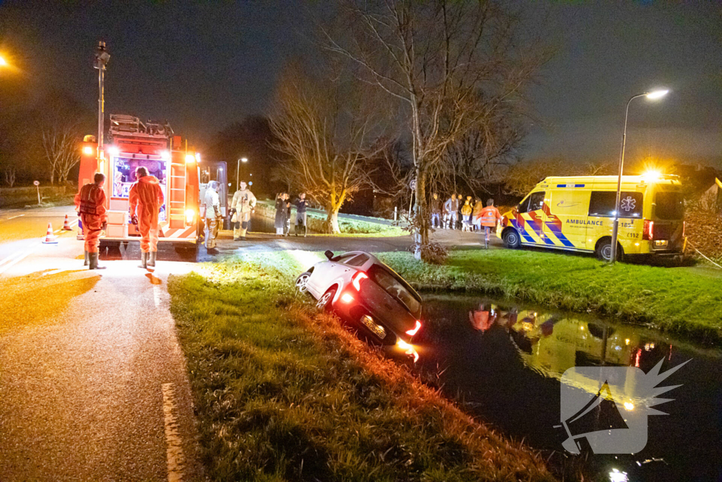 Beschonken automobilist raakt te water