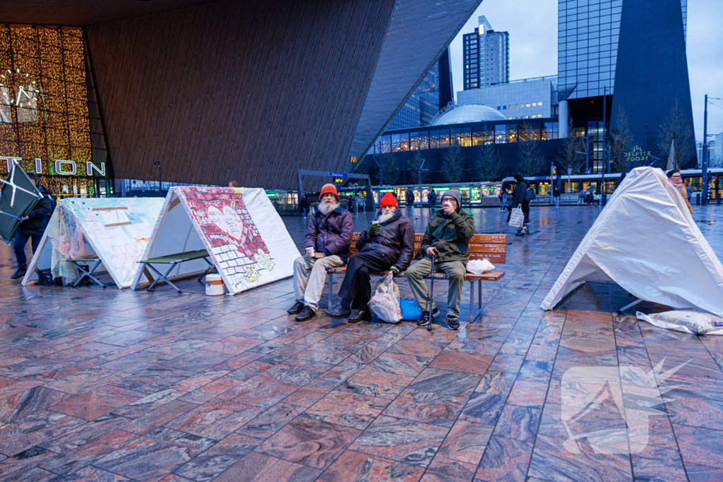 Demonstratie voor stoeptegel Benjamin