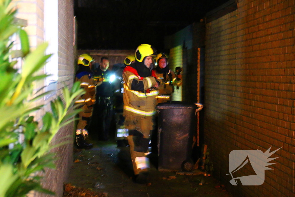 Bewoner blust brand in garage