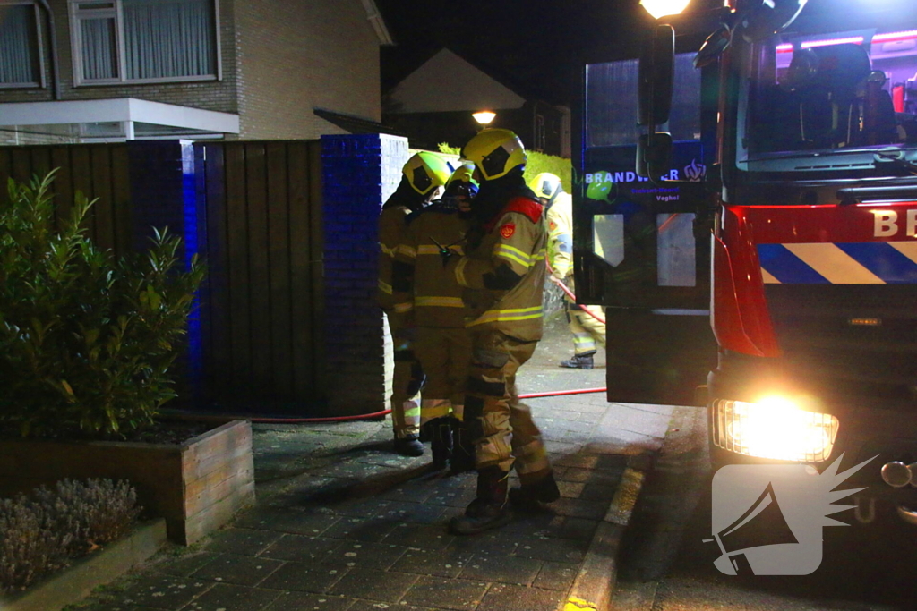Bewoner blust brand in garage