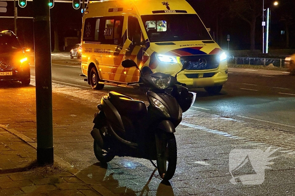Scooterrijder komt in botsing met fietser