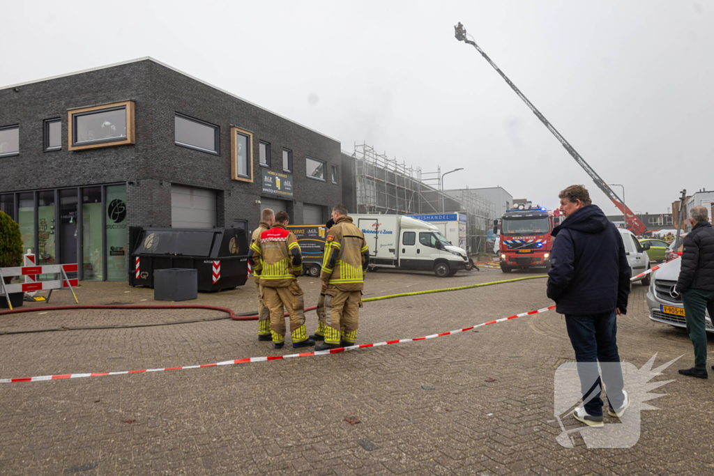 Grote brand in bedrijfspand