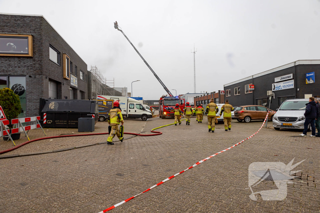 Grote brand in bedrijfspand