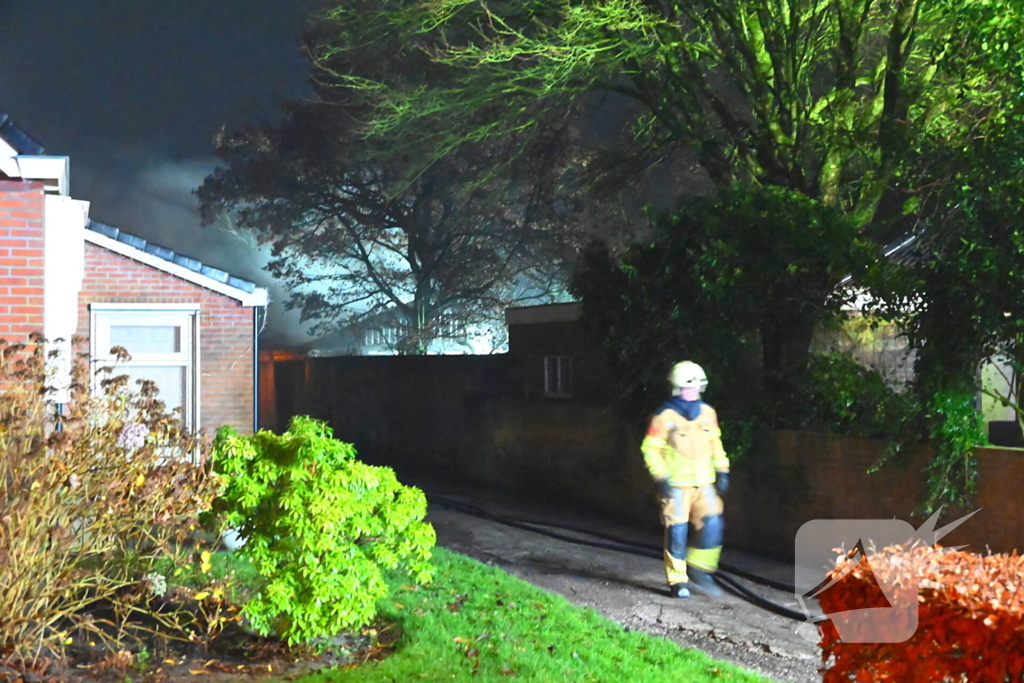 Veel rook bij brand in bijgebouw