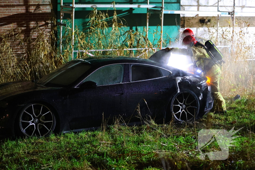 Porsche Taycan vermoedelijk in brand gestoken