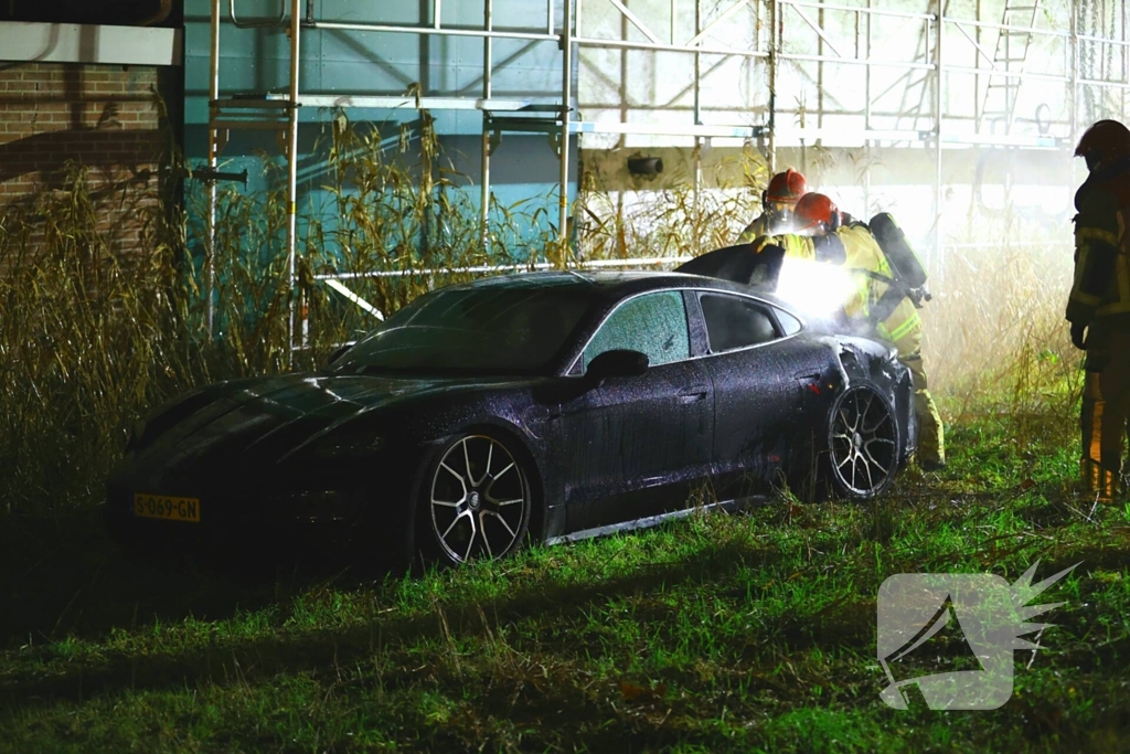 Porsche Taycan vermoedelijk in brand gestoken