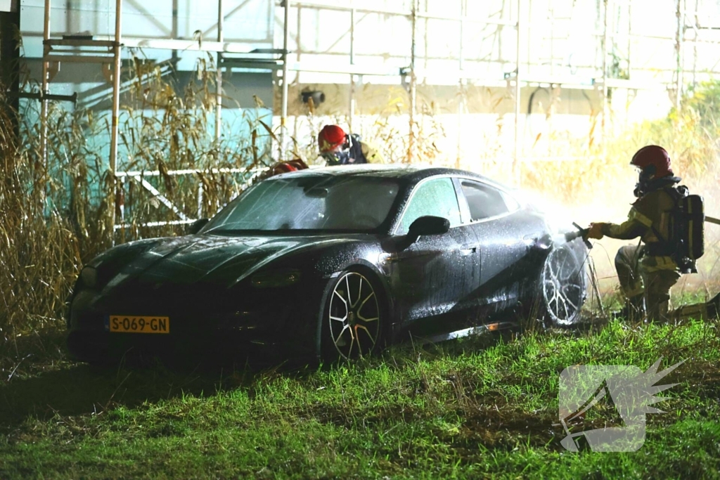 Porsche Taycan vermoedelijk in brand gestoken