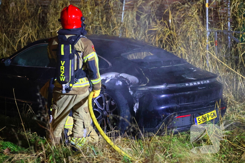 Porsche Taycan vermoedelijk in brand gestoken
