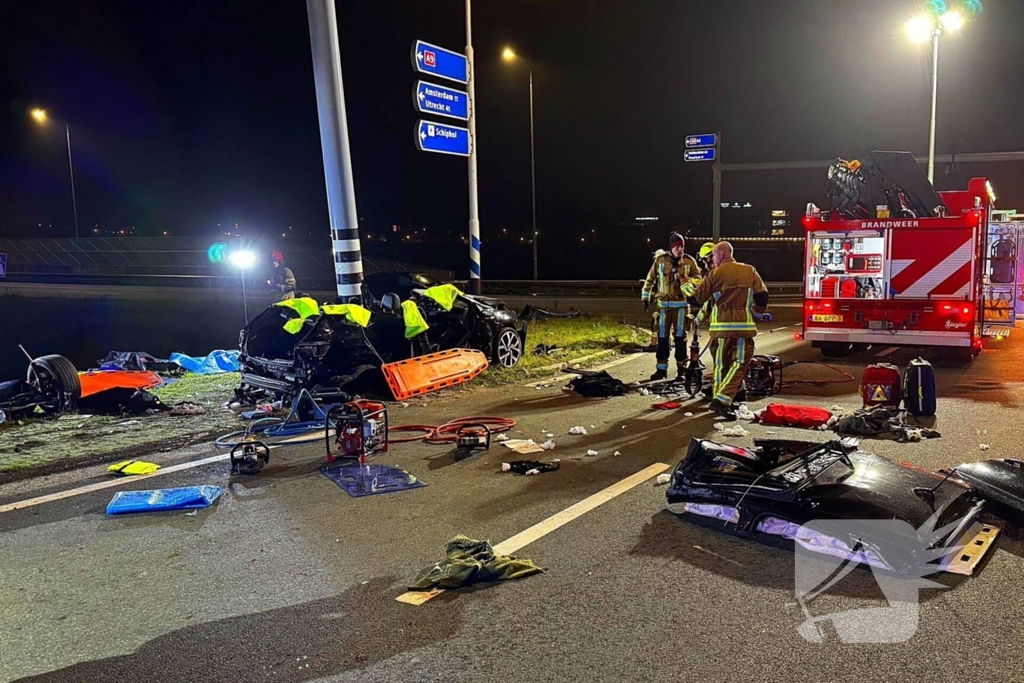 Drie mensen zwaargewond bij botsing op kruispunt