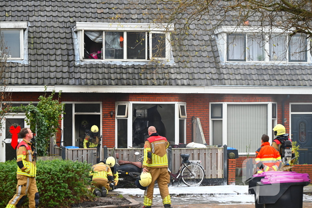 Flinke rook ontwikkeling bij brand in woning
