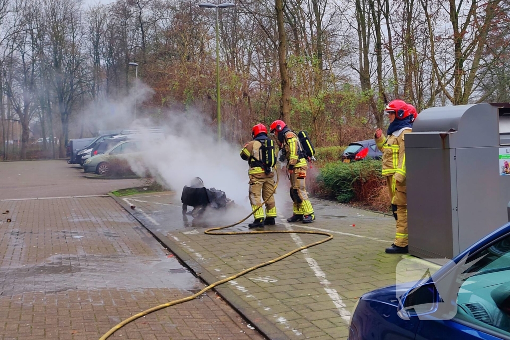 Brand in container in container ruimte van flatgebouw