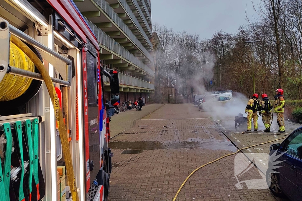 Brand in container in container ruimte van flatgebouw