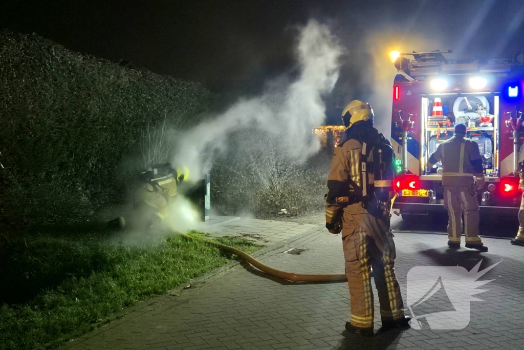 Veel rookontwikkeling bij brand in ondergrondse container