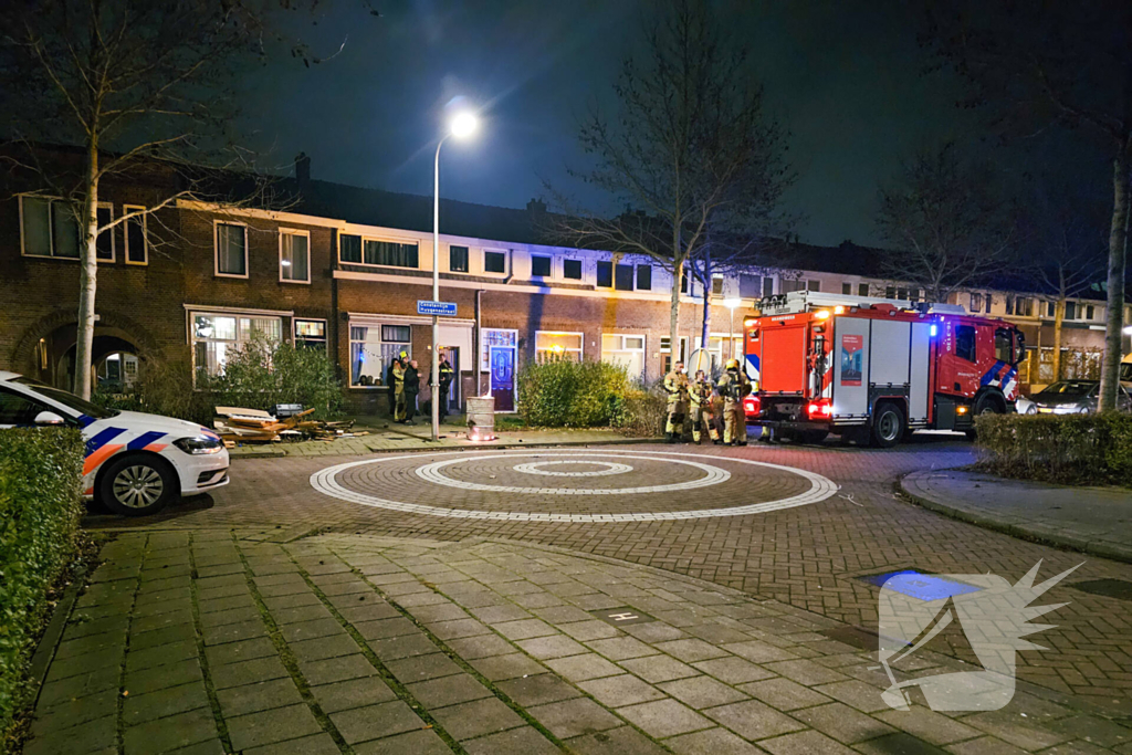 Aanhouding en woning doorzocht nadat persoon vuurwerk in vuurton gooit